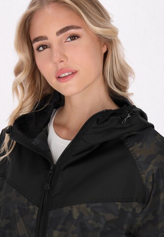 urban rain by Schmuddelwedda Outdoor coat in Green