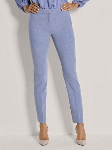 Effilé Pantalon à plis MADELEINE en bleu : devant