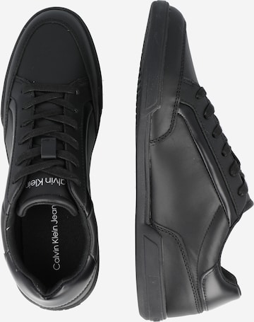 Calvin Klein حذاء رياضي بلا رقبة بلون أسود