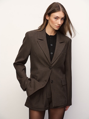 RÆRE by Lorena Rae Loosefit Παντελόνι πλισέ σε καφέ