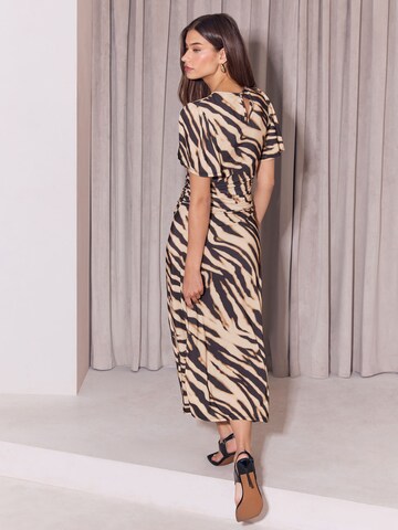 Lipsy - Vestido en beige