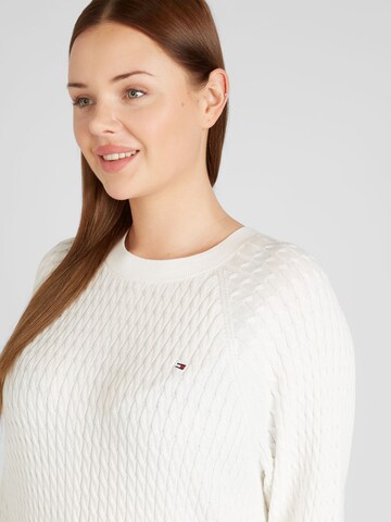 Tommy Hilfiger Curve Pullover i beige