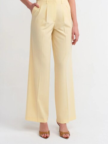 Dilvin Wide leg Pants in Yellow: front