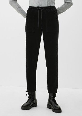 s.Oliver Regular Trousers in Black: front