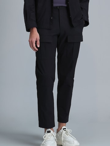Coupe slim Pantalon Lufian en noir : devant