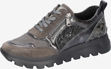 Baskets basses WALDLÄUFER en gris : devant