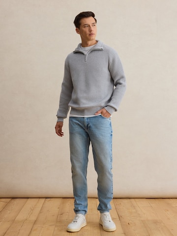 DAN FOX APPAREL Свитер 'Leart' в Серый