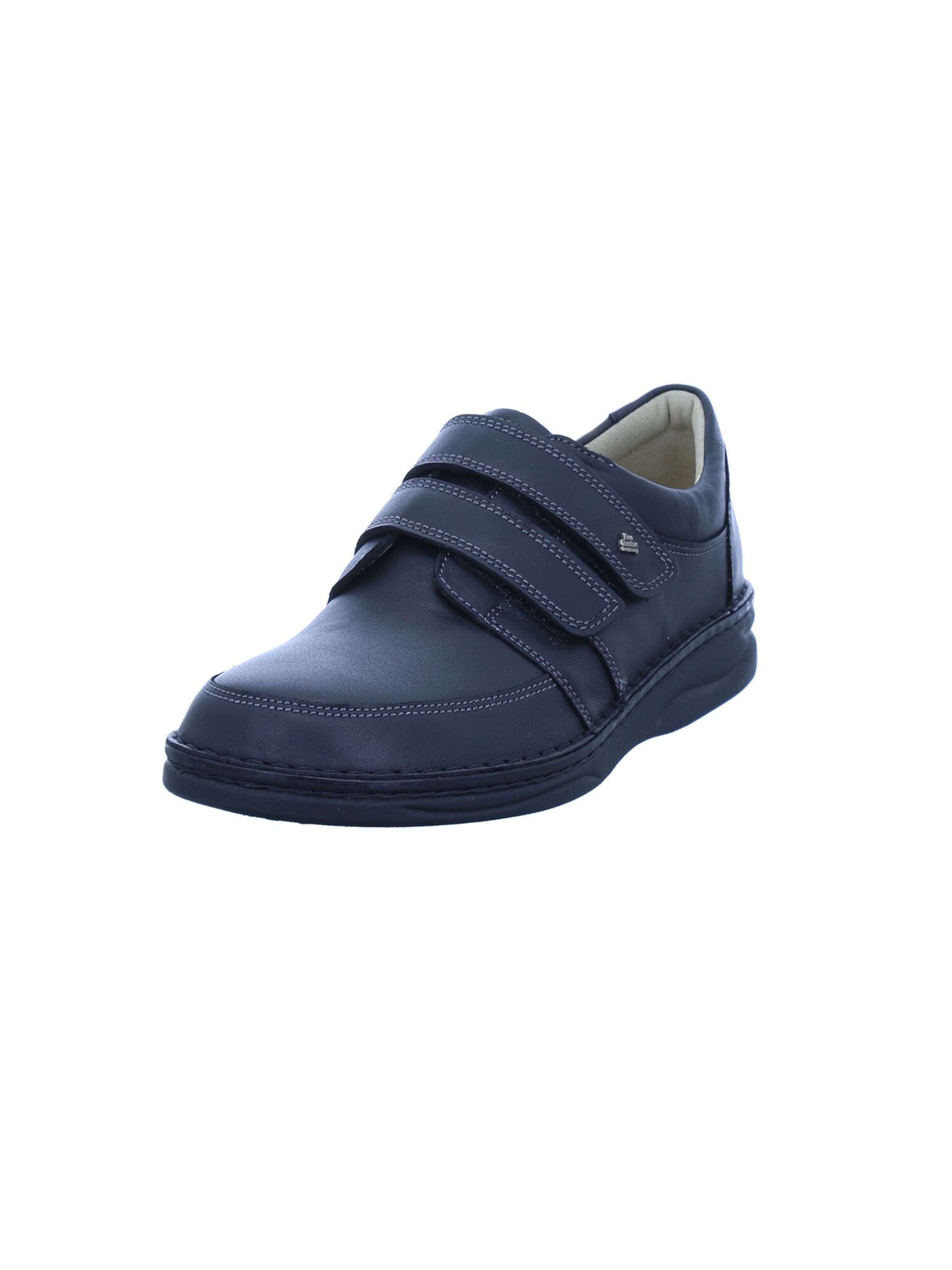 Finn Comfort Classic Flats 'Wicklow' in Black: front