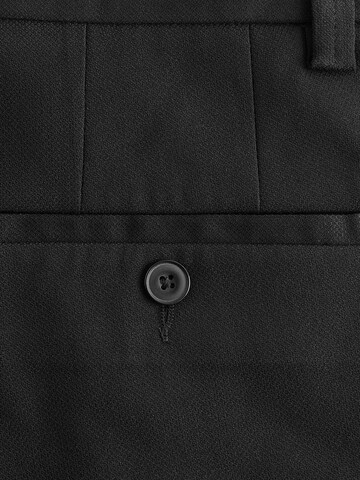Next Regular Bügelfaltenhose in Schwarz