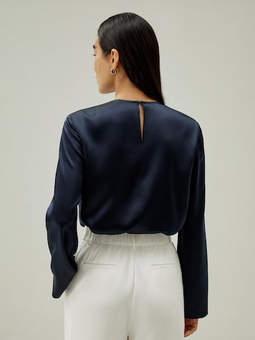 Lilysilk - Camiseta tradicional en azul