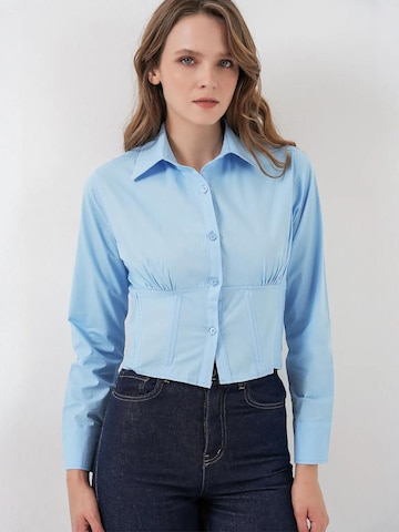 Bigdart Blouse in Blue: front