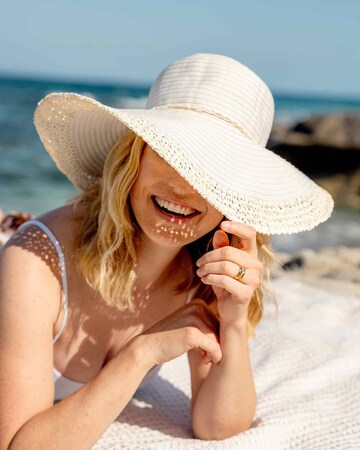 LOEVENICH Hat in White