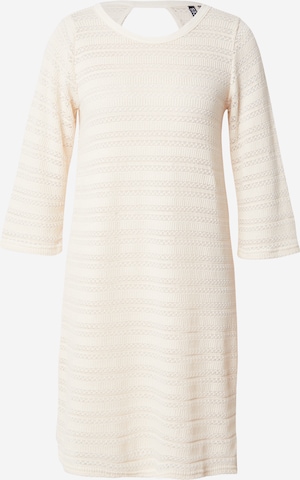 Robes en maille 'PCTAGDA' PIECES en blanc : devant