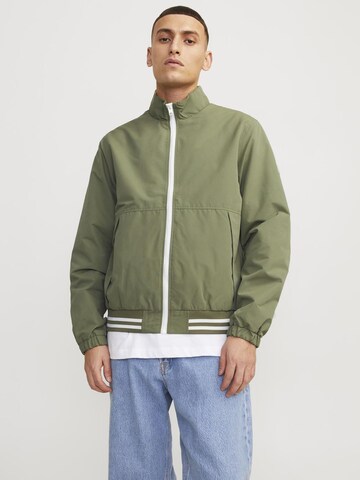 Veste mi-saison 'Climb' JACK & JONES en vert : devant