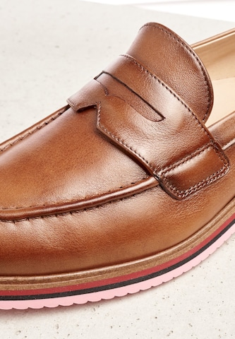 LLOYD Classic Flats in Brown