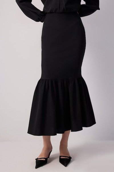 Touche Prive Skirt in Black, Item view