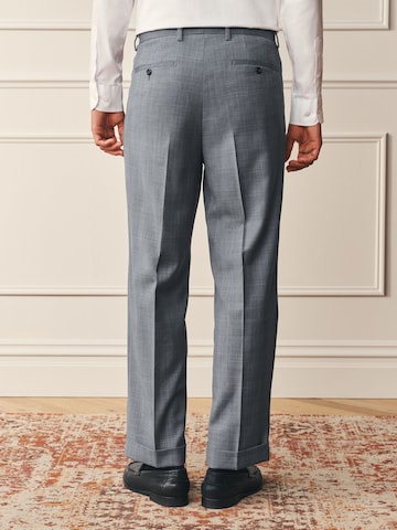 Regular Pantaloni cutați de la Next pe gri