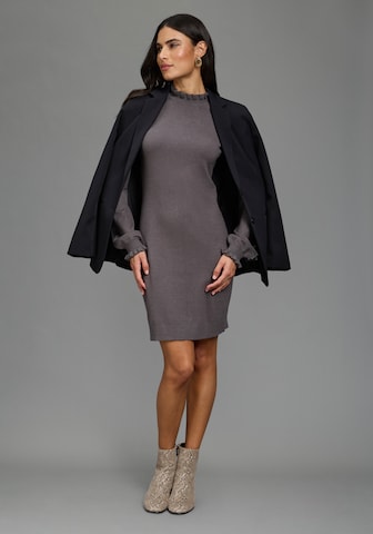 LAURA SCOTT Knitted dress in Grey