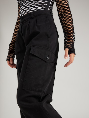 Effilé Pantalon cargo Carhartt WIP en noir