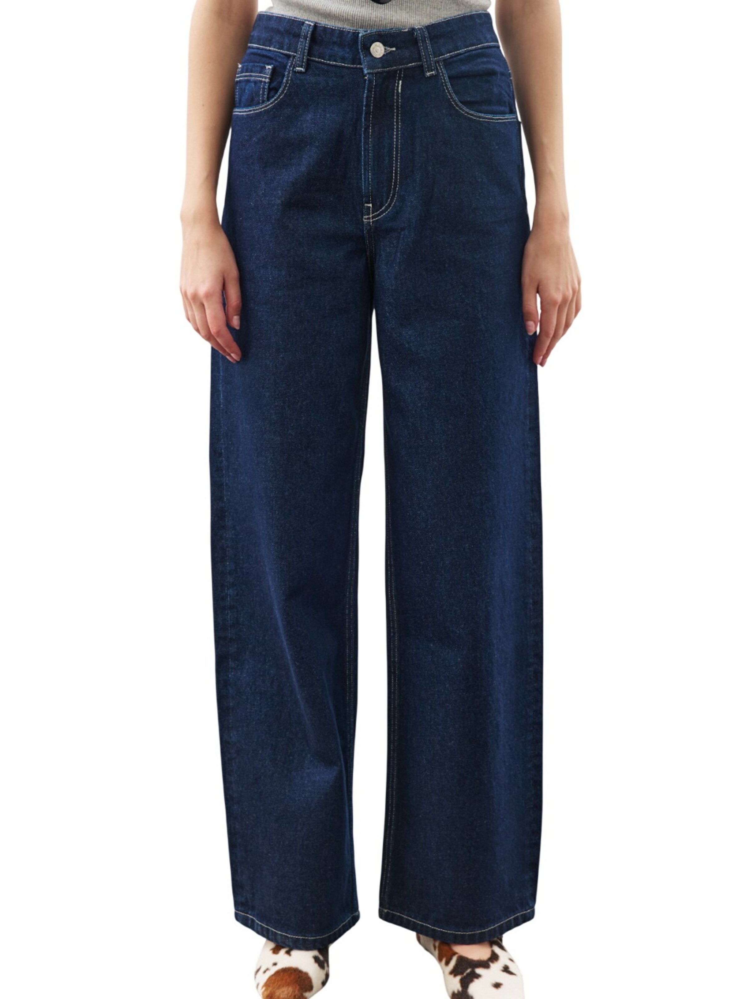 MANUKA Regular Trousers in Blue: front