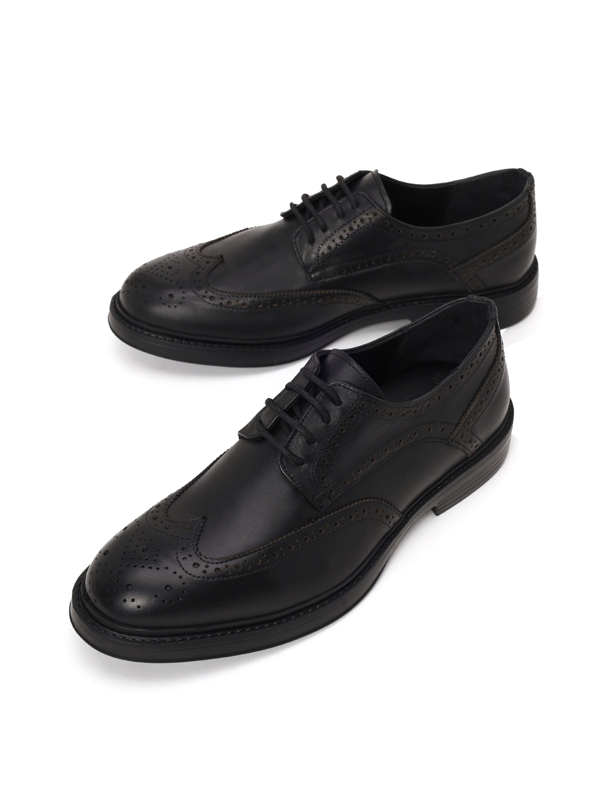 Scarpa stringata di Derimod in nero