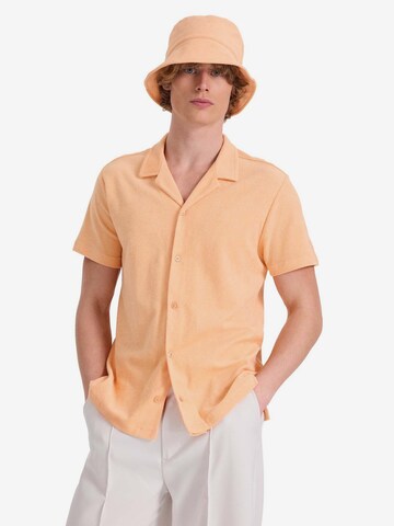 Regular fit Camicia di WESTMARK LONDON in arancione: frontale