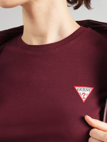 Tricou de la GUESS pe roșu