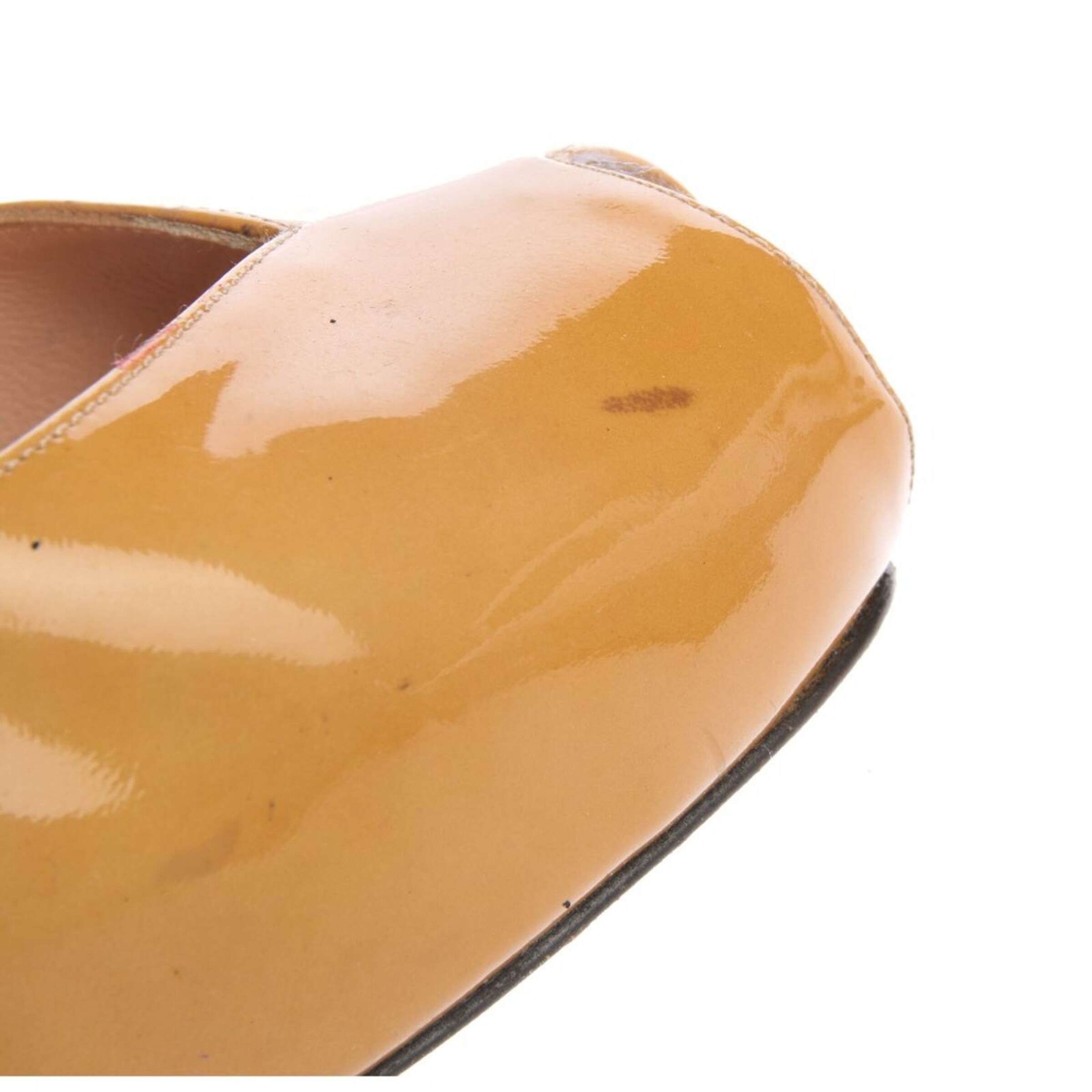 Stuart Weitzman High Heels & Pumps in 39 in Brown