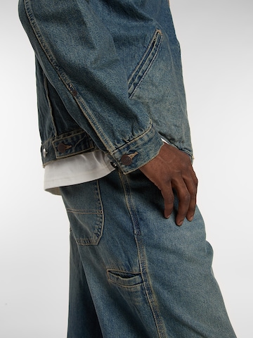 Geacă de primăvară-toamnă 'DENIM PAINTER JACKET' de la DICKIES pe albastru