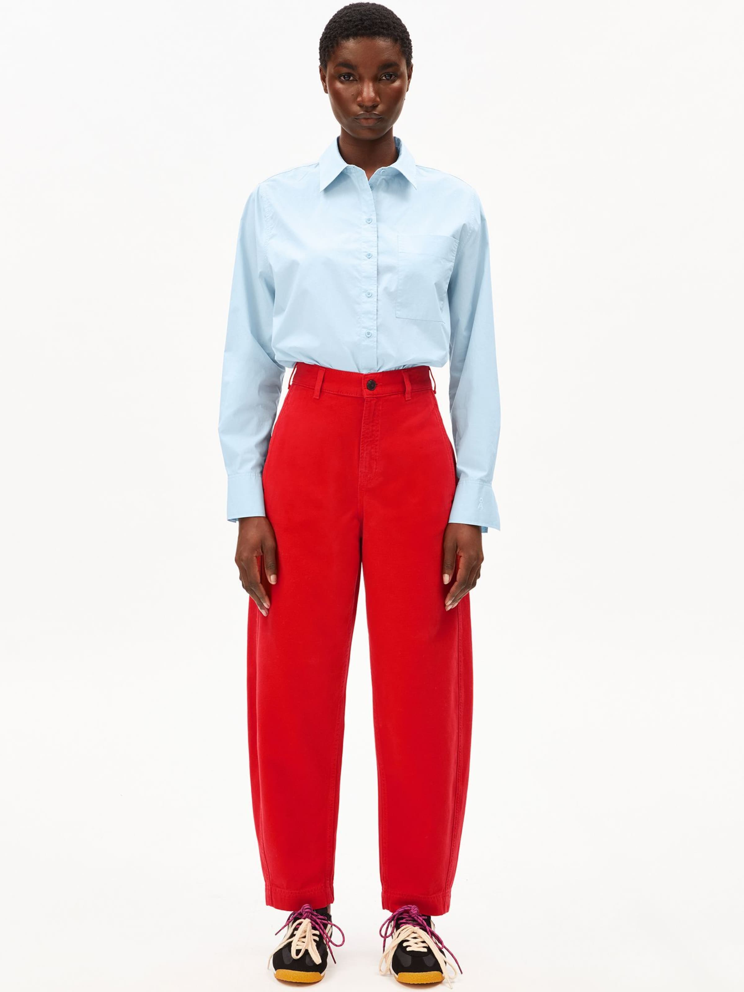 ARMEDANGELS Baggy Broek in Rood: voorkant