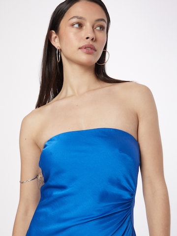 Forever New Večerné šaty 'Avery' - Modrá