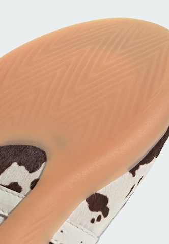 ADIDAS ORIGINALS - Bailarinas con hebilla 'Taekwondo Mei' en marrón