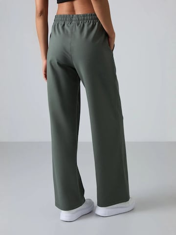 Tommy Life Wide leg Workout Pants in Green