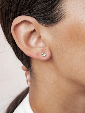 Orecchini 'Emerald Bezel Cubic Zirconia' di Hey Happiness in argento