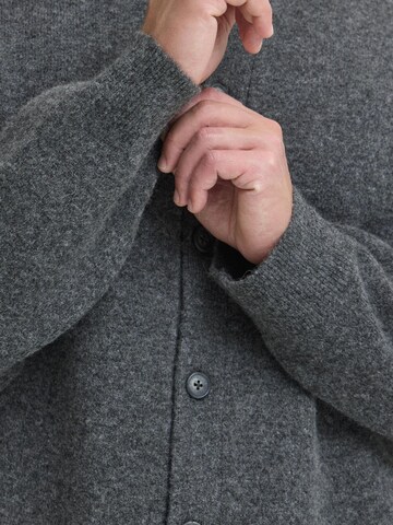 Casual Friday - Casaco de malha 'CFAiko Knit' em cinzento