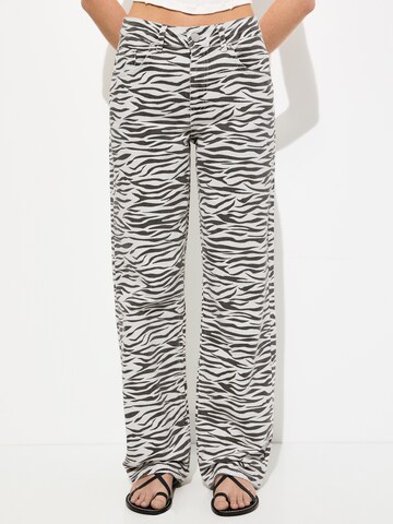 Pull&Bear Loose fit Jeans in White