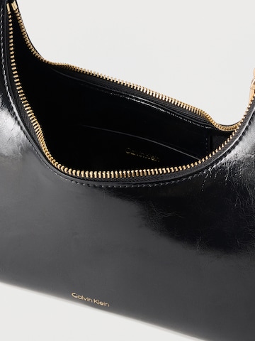 Calvin Klein Torba na ramię w kolorze czarny