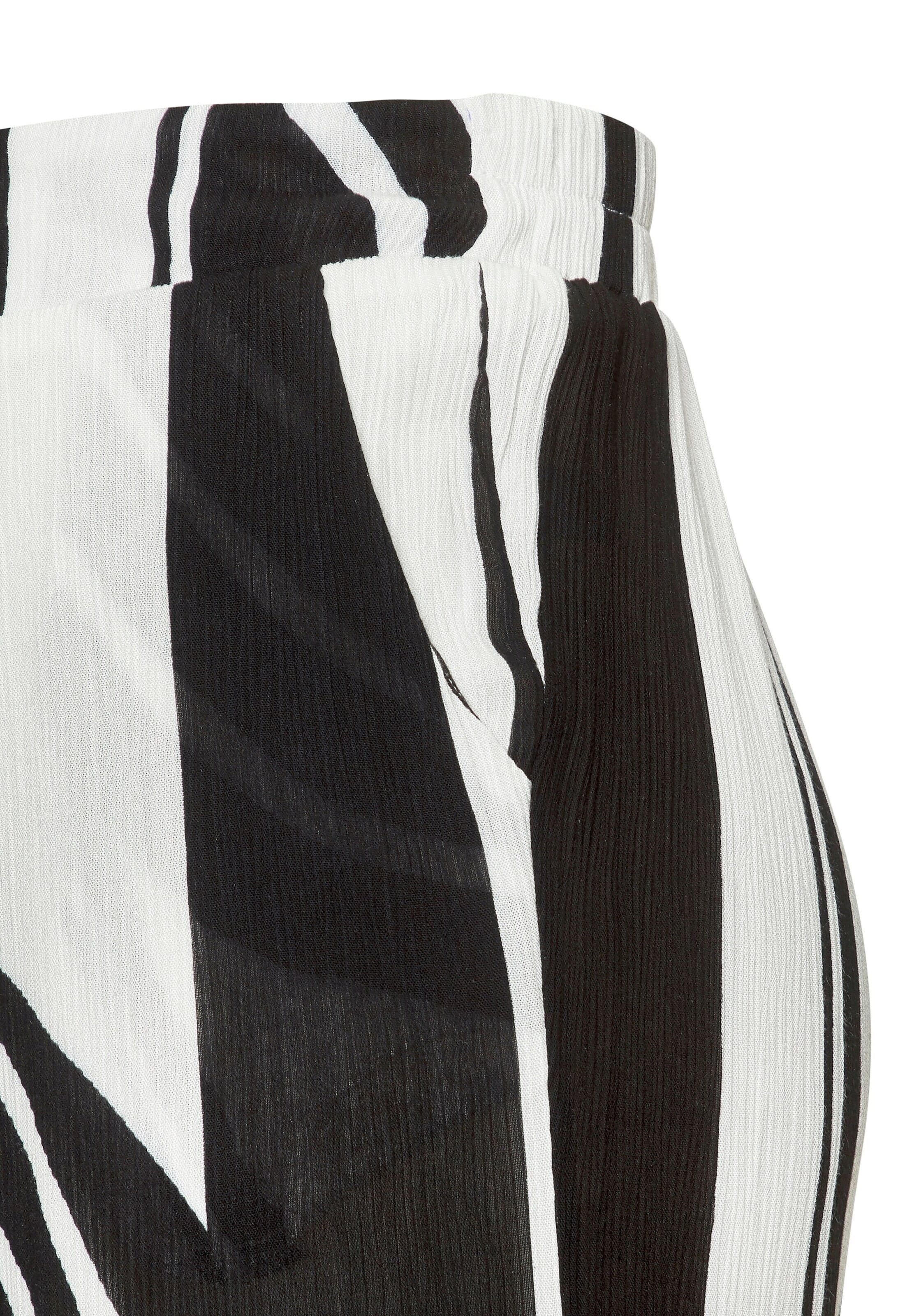 s.Oliver Wide leg Pants in Black