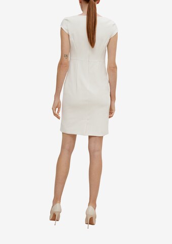 COMMA Pouzdrové šaty – bílá