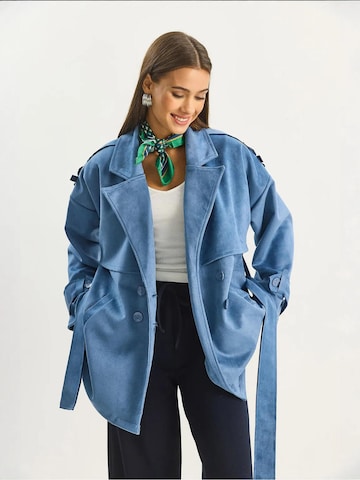 Bianco Lucci Between-seasons coat in Blue