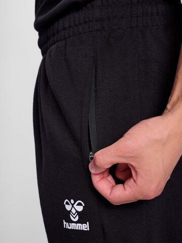 regular Pantaloni sportivi 'TRAVEL' di Hummel in nero