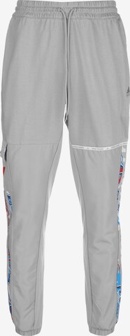 ADIDAS PERFORMANCE Tapered Sportbroek 'YOT Trae Young' in Grijs: voorkant