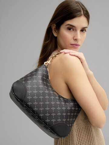 JOOP! Schultertasche 'Cortina Aimee' in Schwarz: Vorderseite