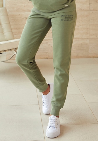 BUFFALO Tapered Broek in Groen