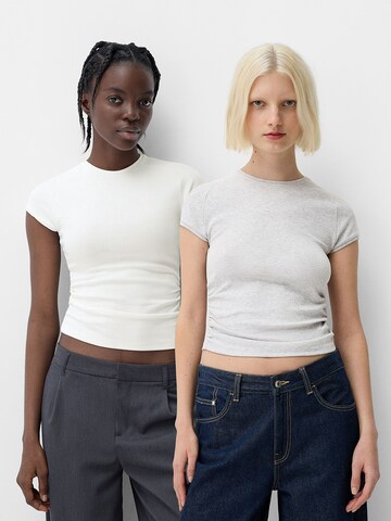 T-shirt Bershka en gris : devant