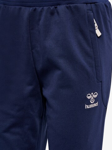 Hummel Tapered Sporthose in Blau