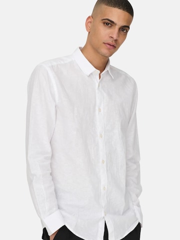 Only & Sons - Ajuste estrecho Camisa 'ONLY & SONS ONSCAIDEN LIFE LS SOLID LINEN BLEND NOOS CAMICIA' en blanco