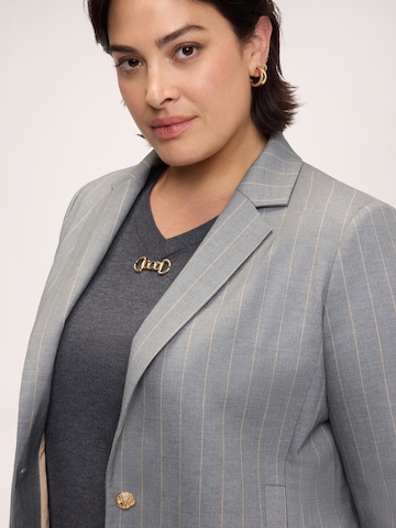 Fiorella Rubino Blazer in Grey