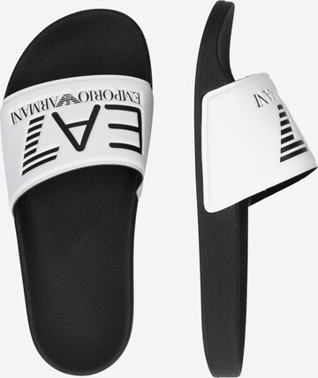 Claquettes / Tongs EA7 Emporio Armani en blanc