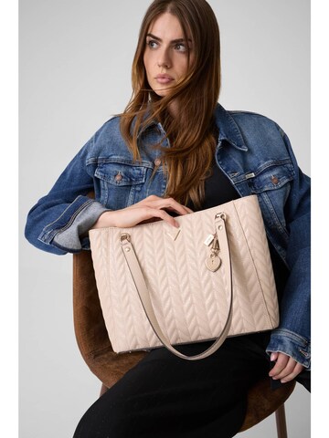 GUESS Schultertasche 'Stacey' in Beige